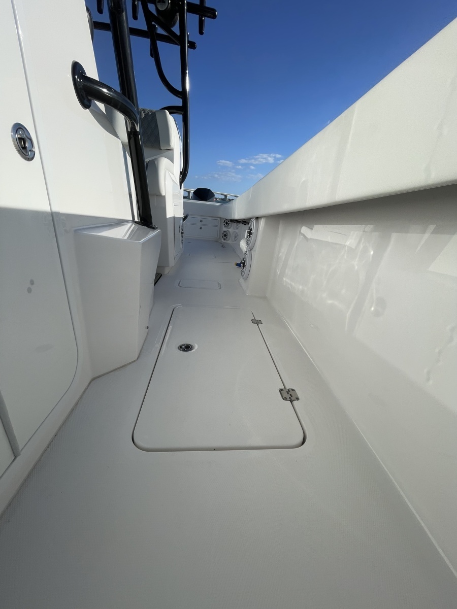 Compensating 33ft Invincible Yacht For Sale