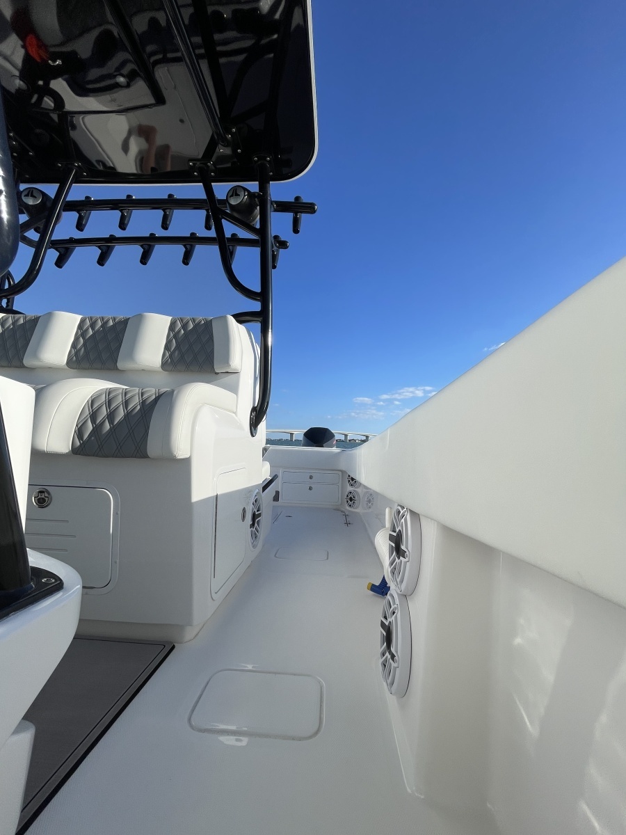 Compensating 33ft Invincible Yacht For Sale