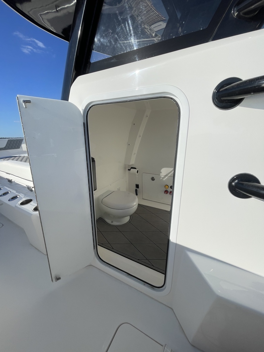 Compensating 33ft Invincible Yacht For Sale