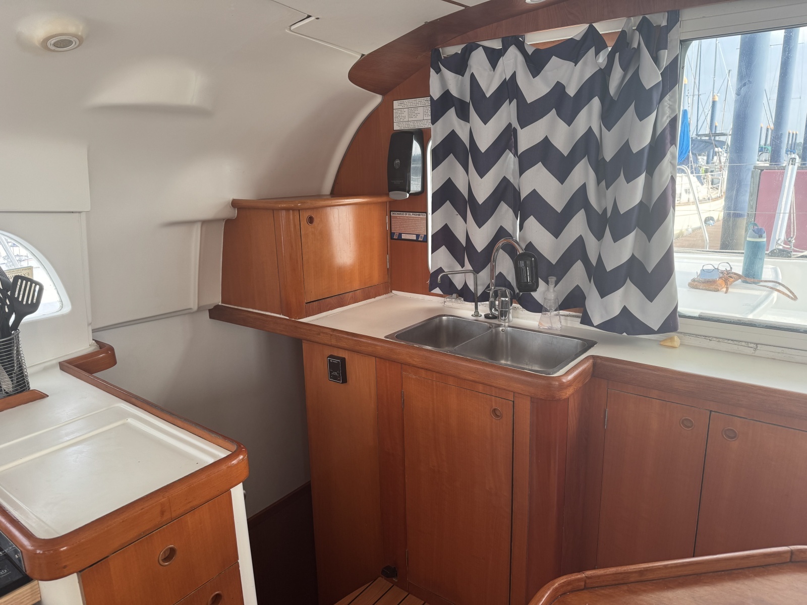 Into The Mystic 41ft Lagoon Yacht For Sale