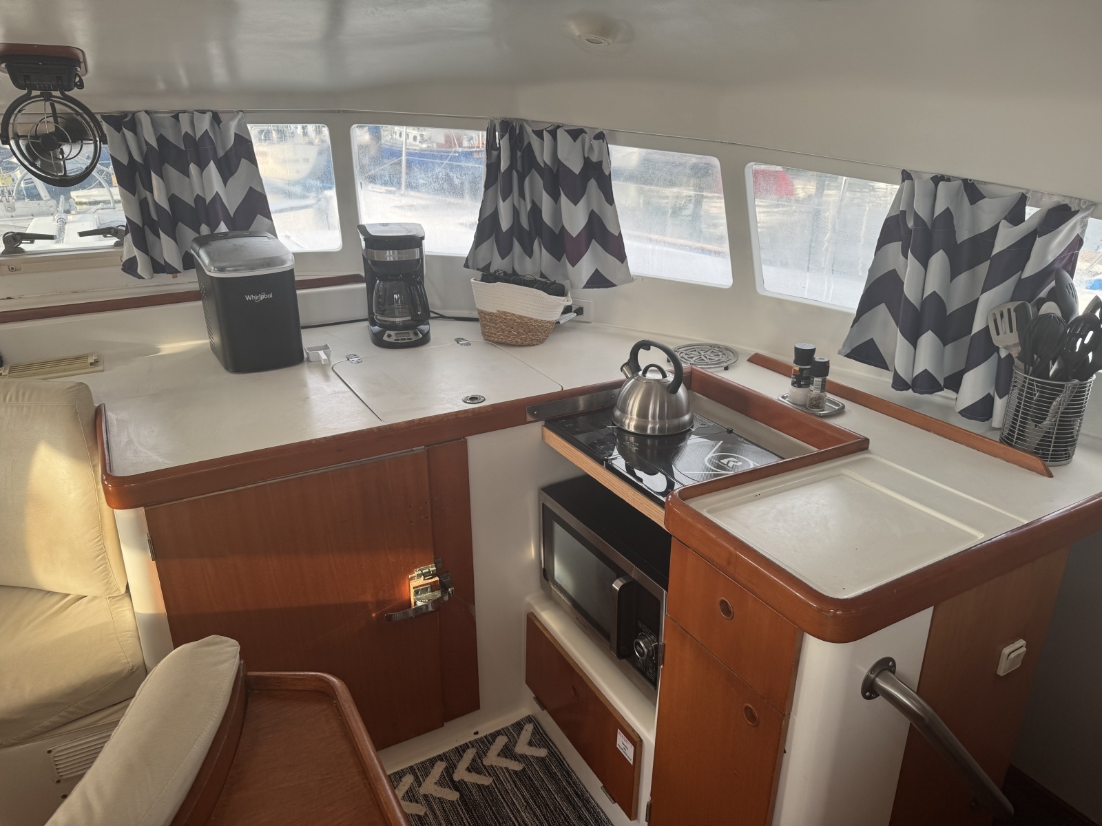 Into The Mystic 41ft Lagoon Yacht For Sale