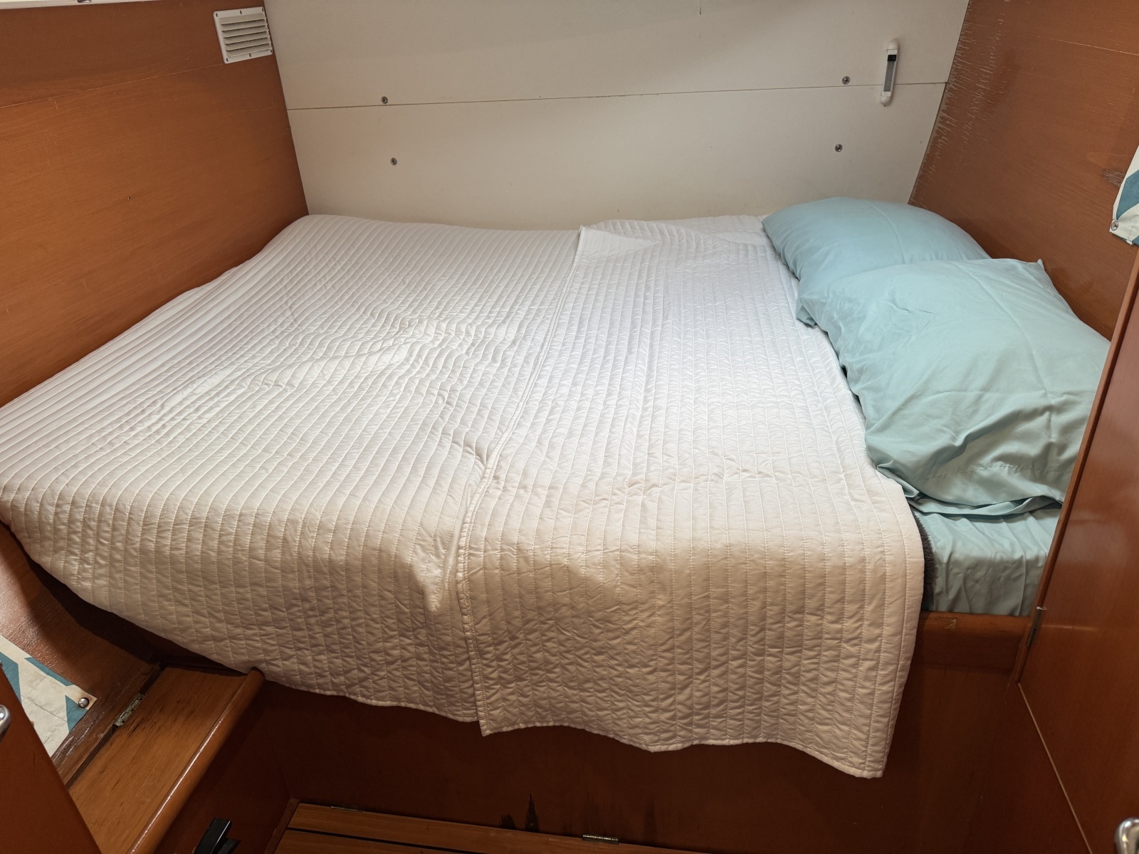 Into The Mystic 41ft Lagoon Yacht For Sale