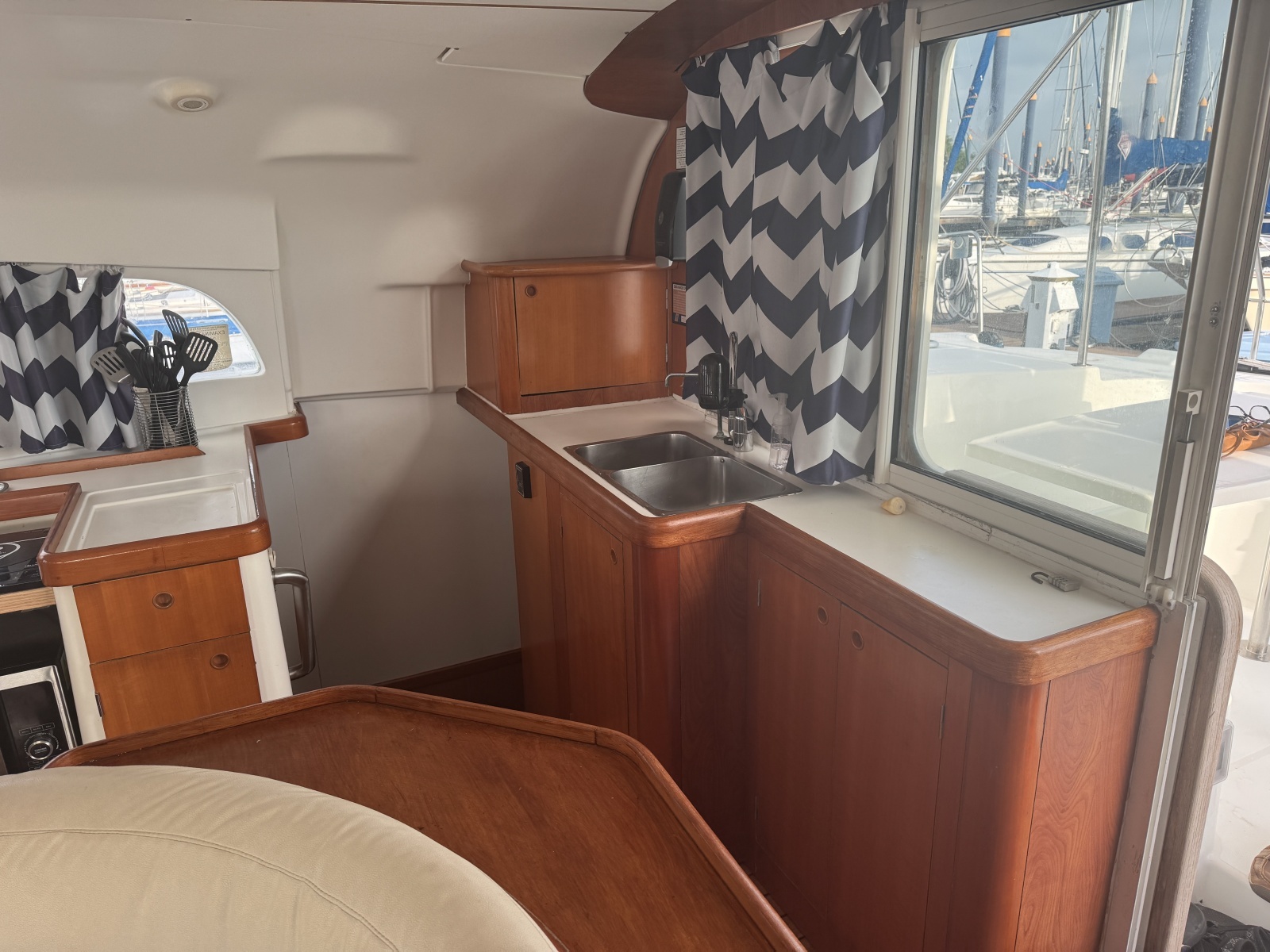 Into The Mystic 41ft Lagoon Yacht For Sale