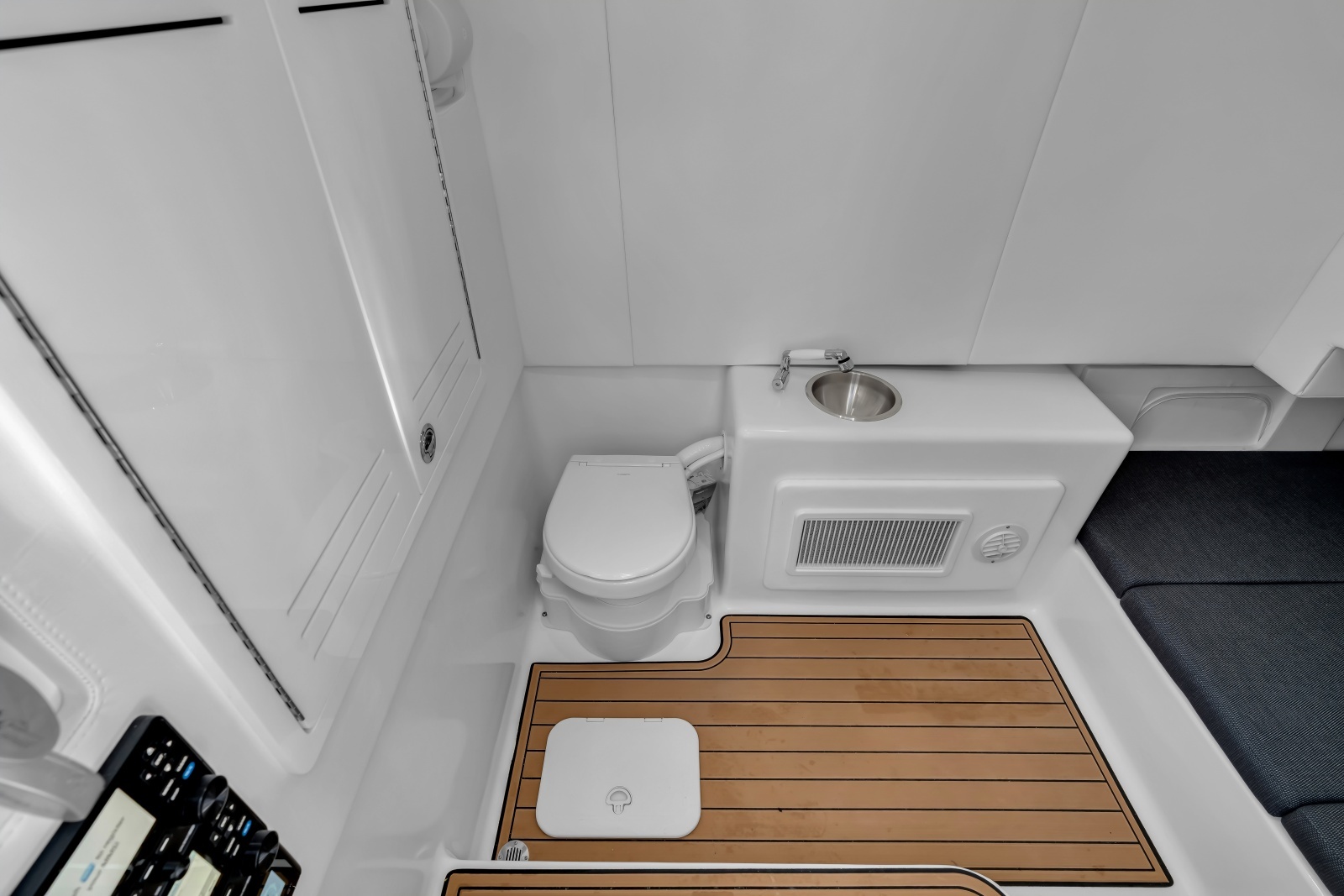 39ft Front Runner Yacht For Sale