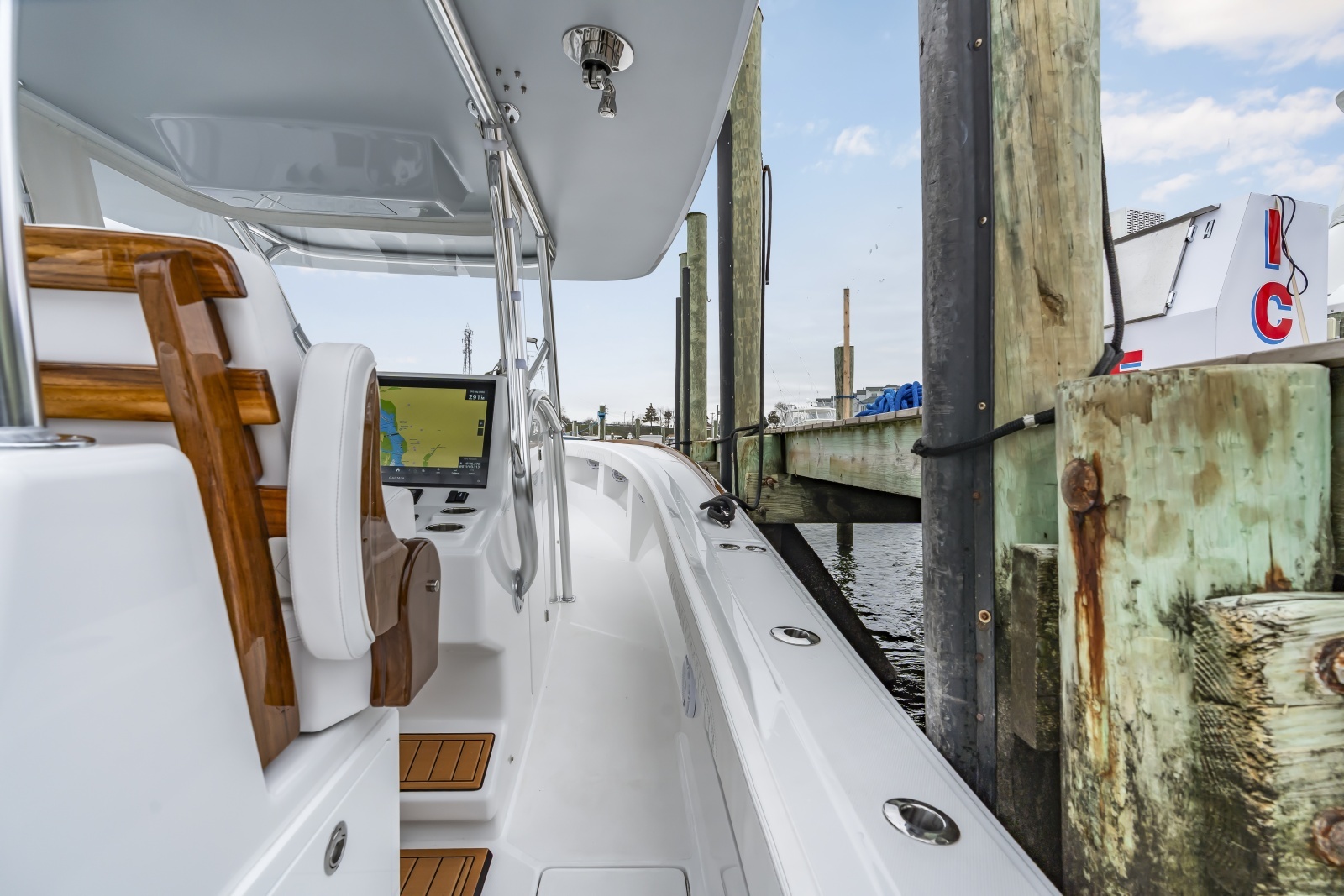 39ft Front Runner Yacht For Sale