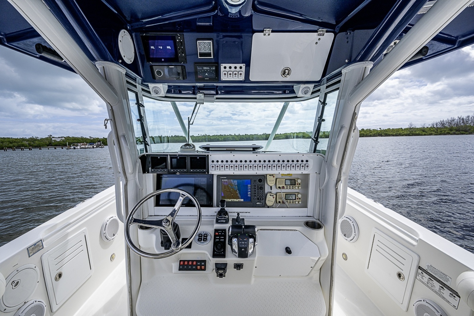 HEY MAN Repowered 2022 3 x 400hp Merc  w Joystick 35ft Everglades Yacht For Sale