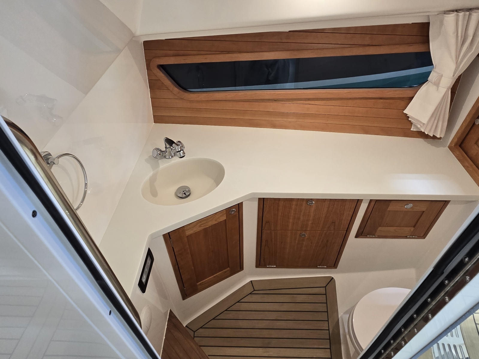 The Sunshine Crew 38ft MJM Yacht For Sale