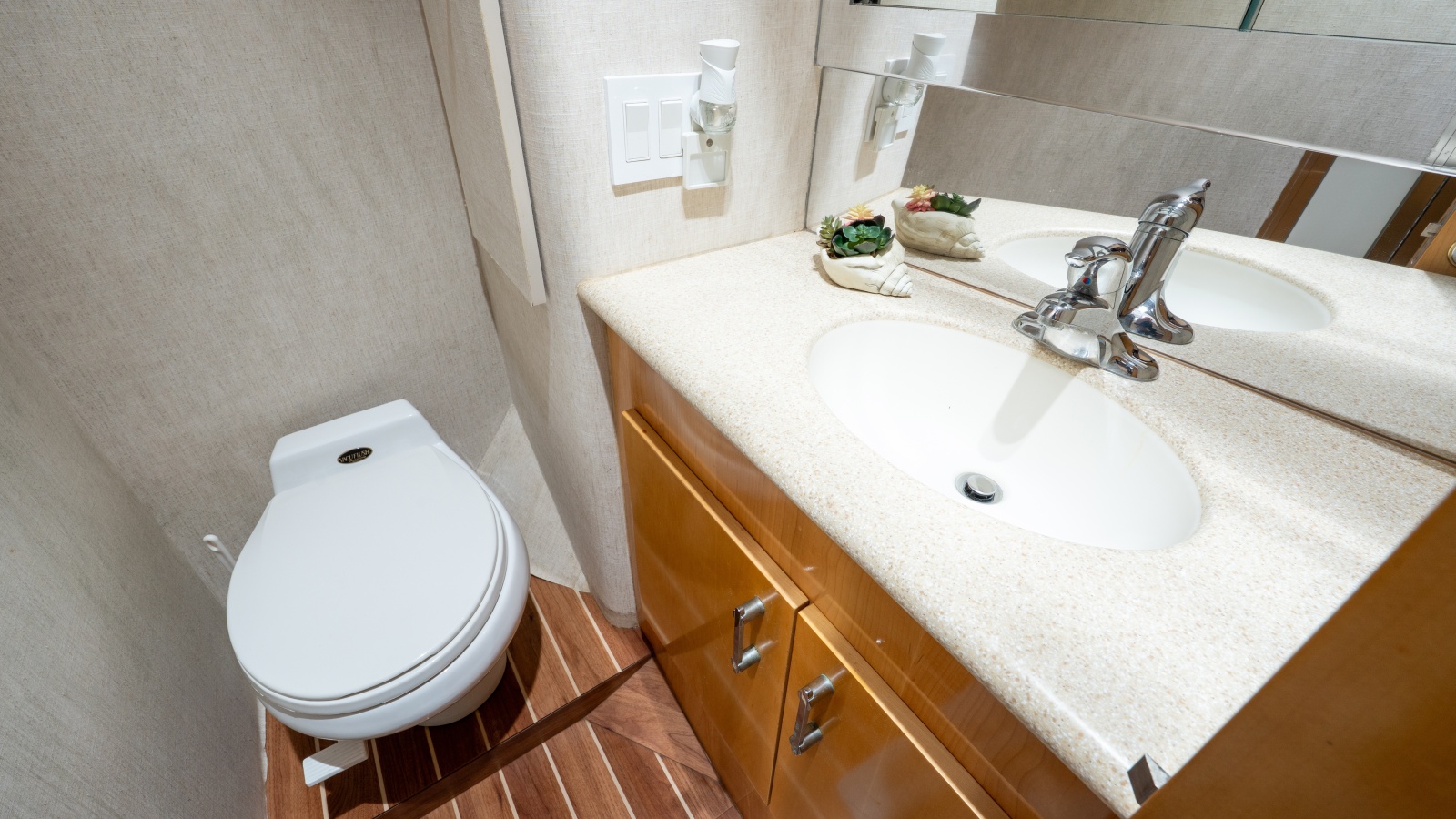 50' 2000 Hatteras 50 Convertible