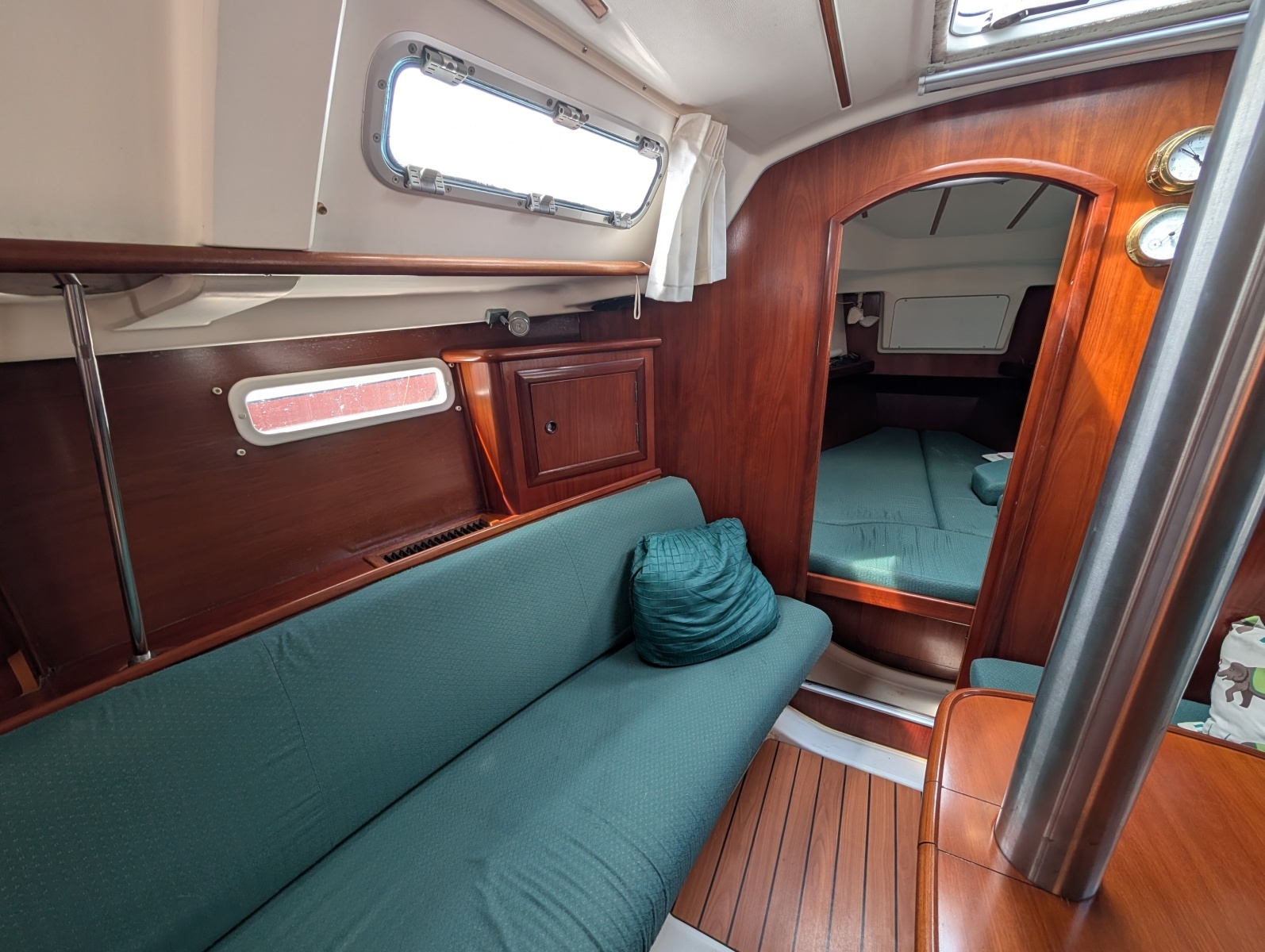 Hakuna Matata 33ft Beneteau Yacht For Sale