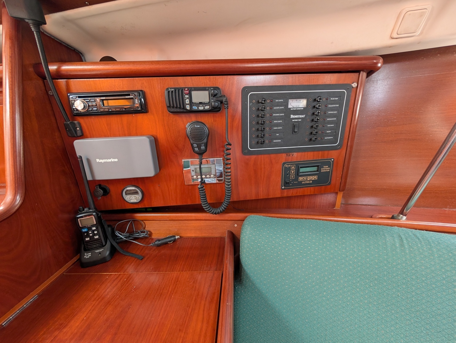 Hakuna Matata 33ft Beneteau Yacht For Sale