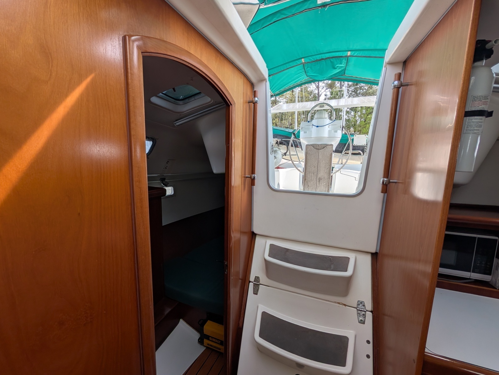 Hakuna Matata 33ft Beneteau Yacht For Sale