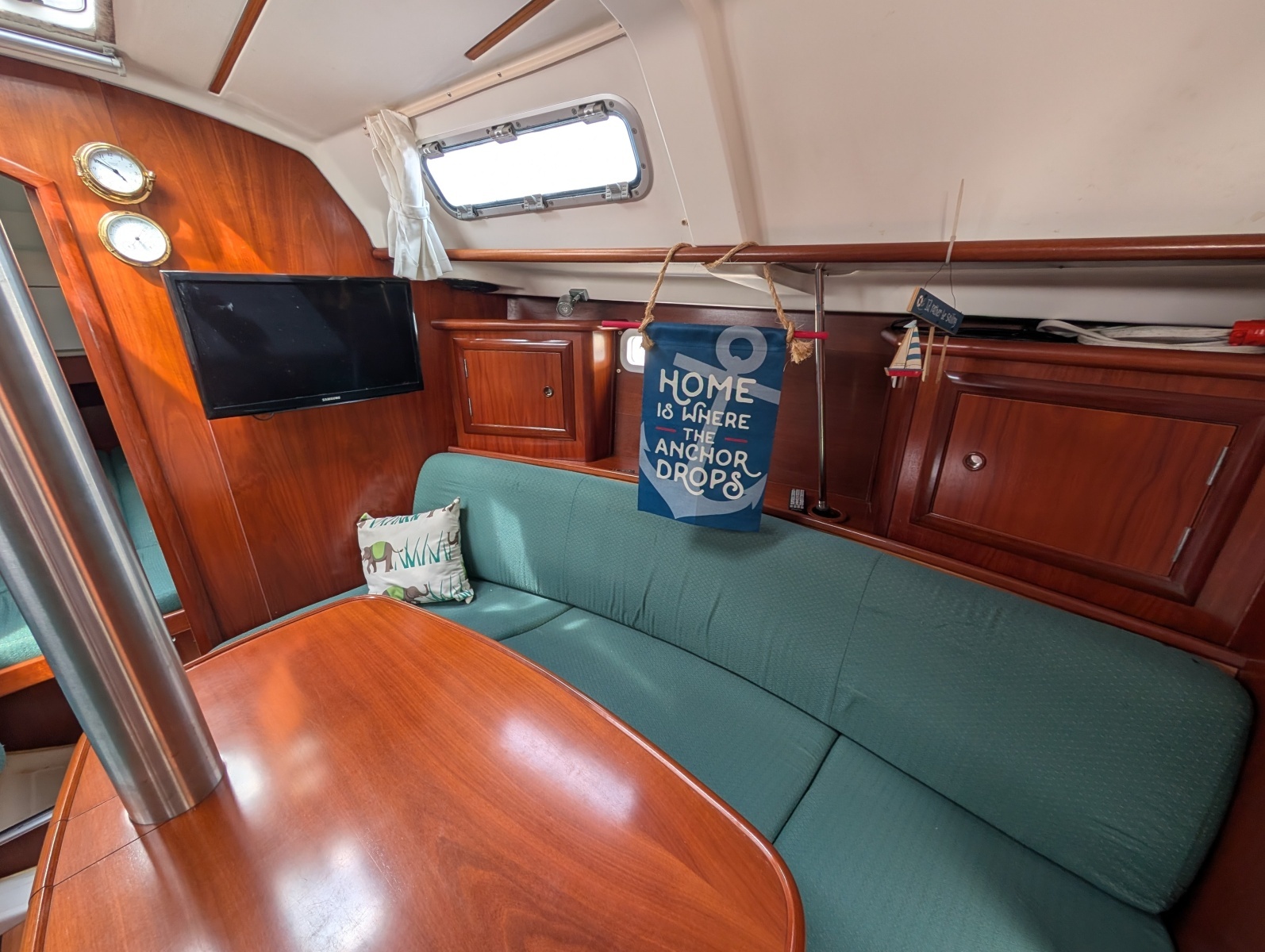 Hakuna Matata 33ft Beneteau Yacht For Sale