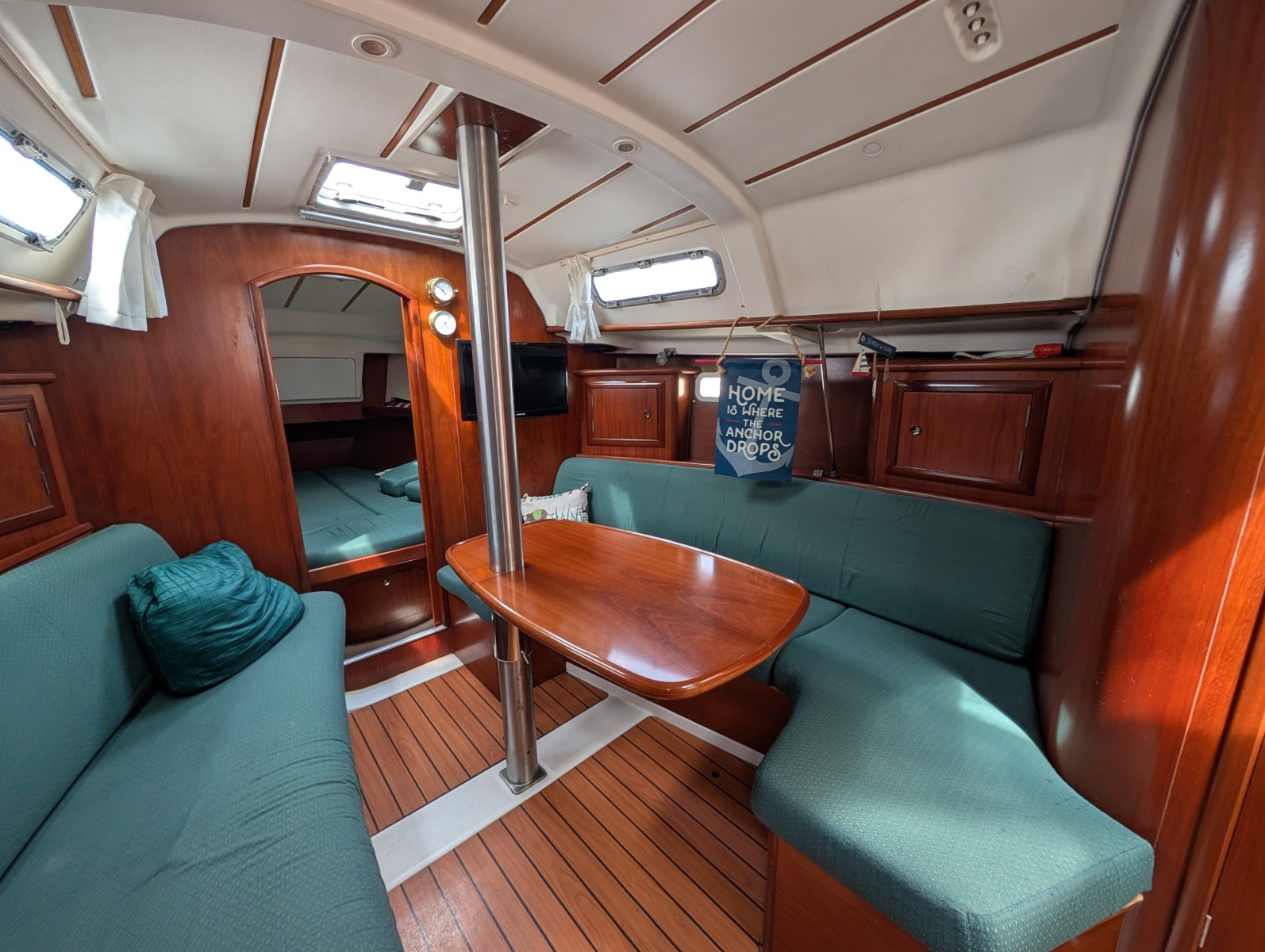 Hakuna Matata 33ft Beneteau Yacht For Sale