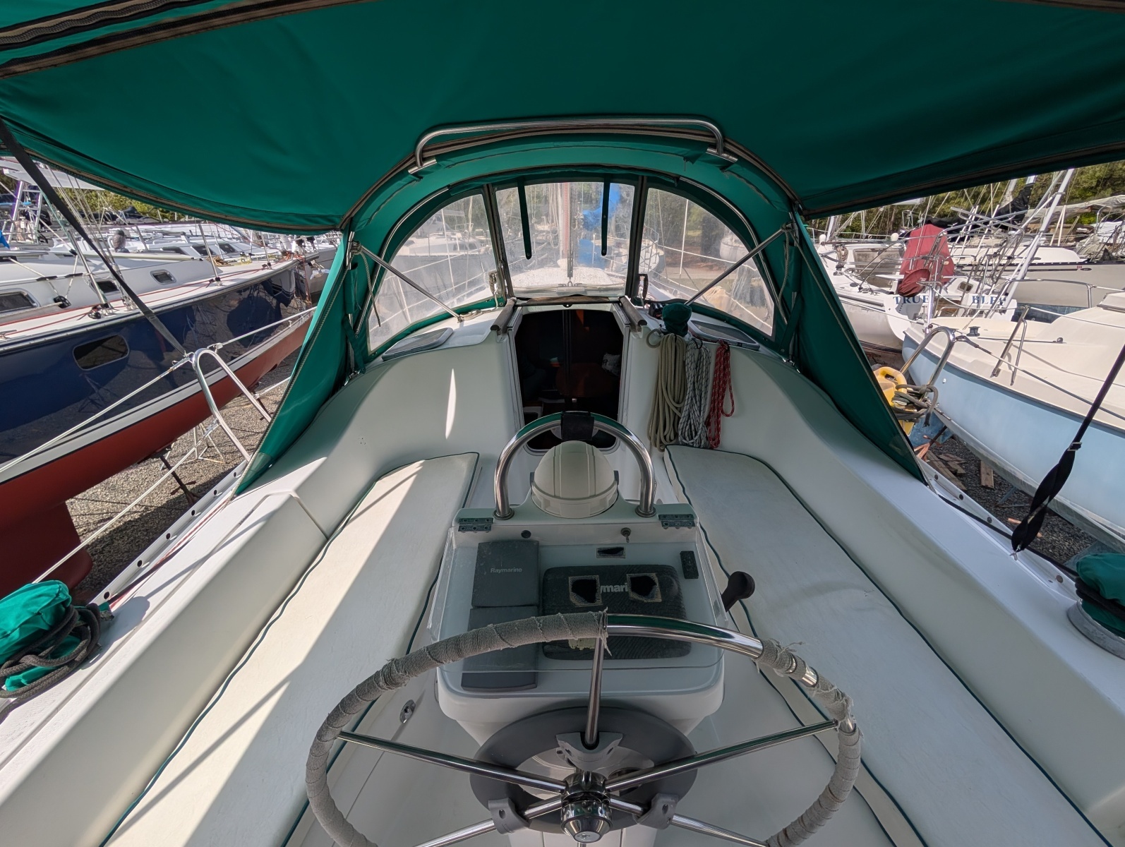 Hakuna Matata 33ft Beneteau Yacht For Sale