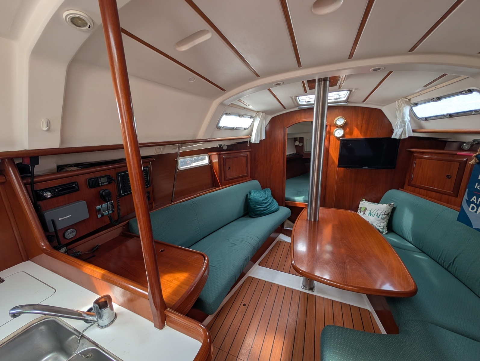 Hakuna Matata 33ft Beneteau Yacht For Sale