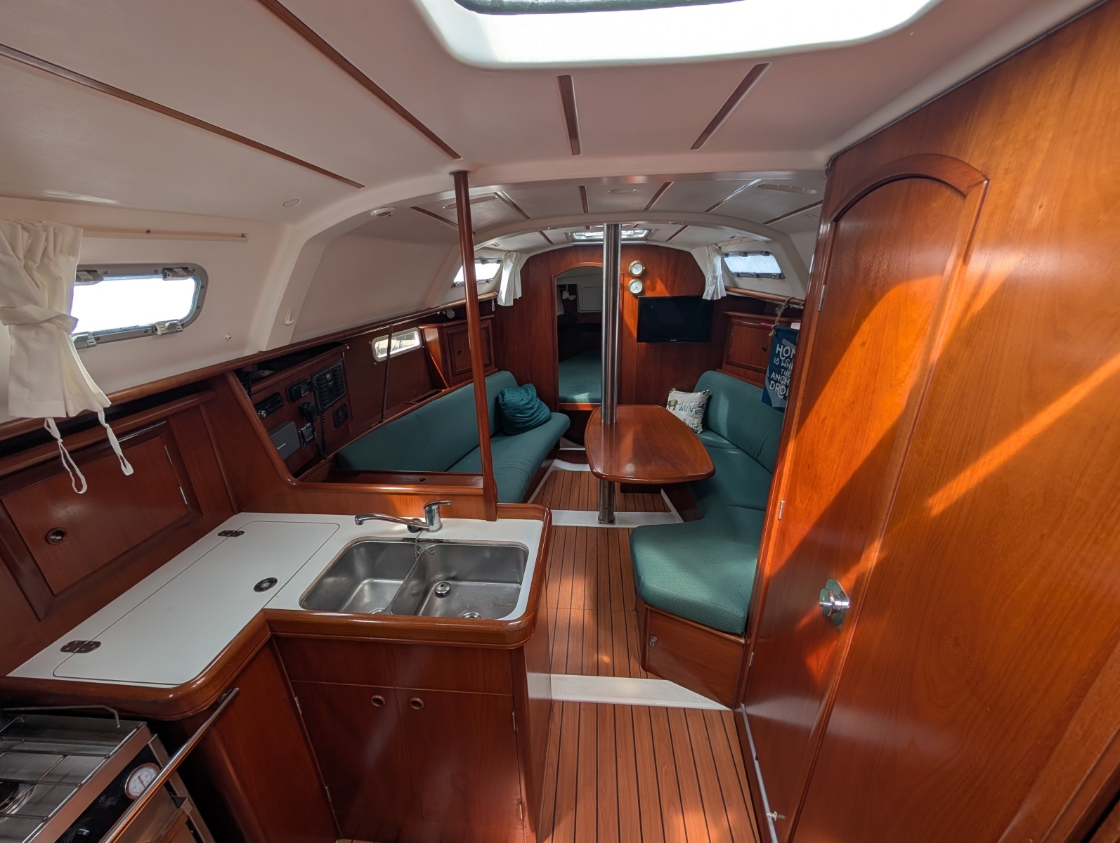 Hakuna Matata 33ft Beneteau Yacht For Sale