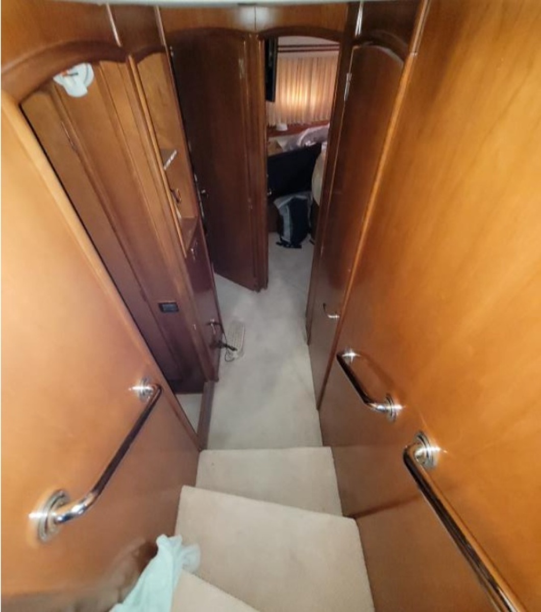 59ft Carver Yacht For Sale