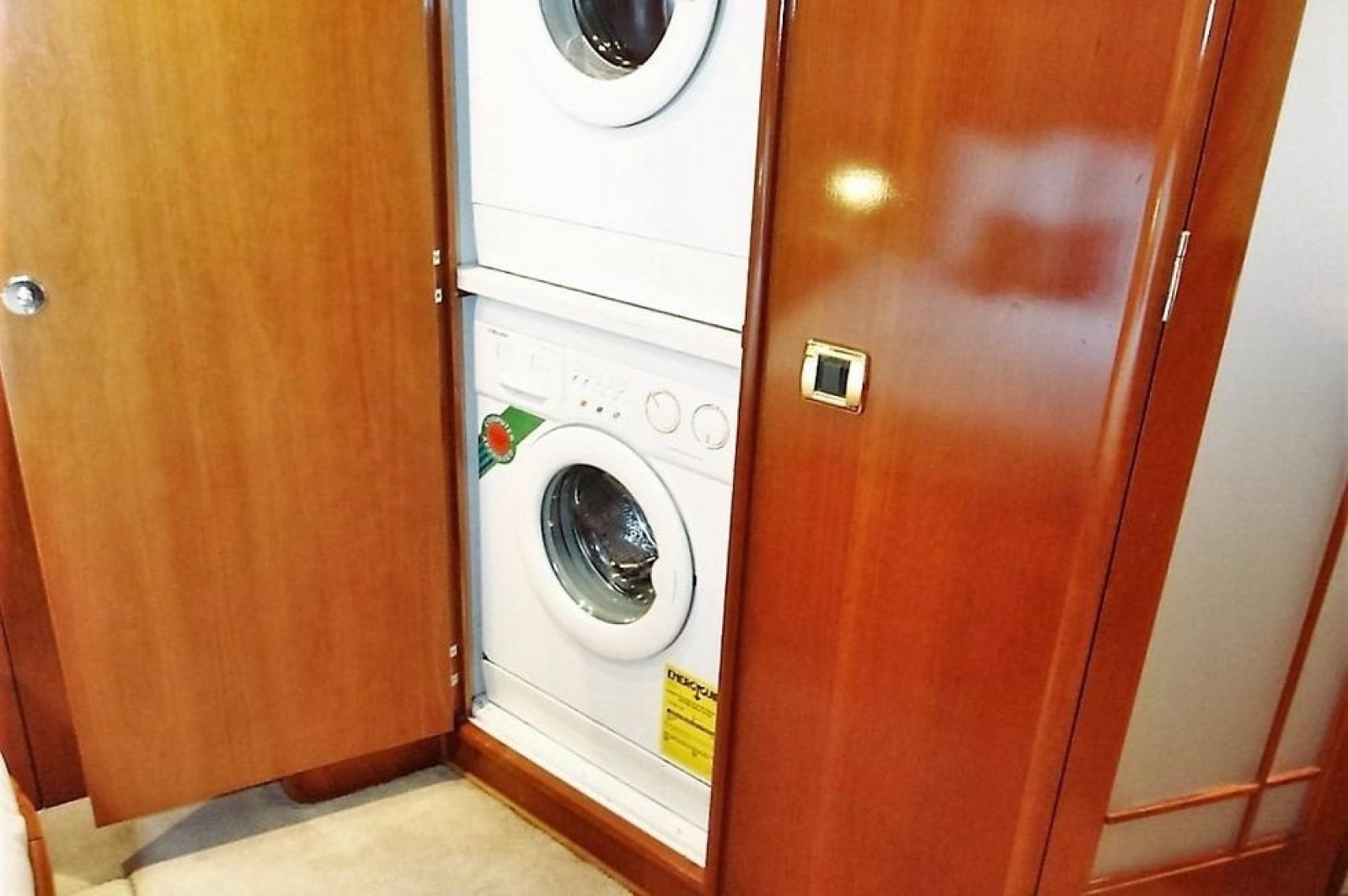 59ft Carver Yacht For Sale