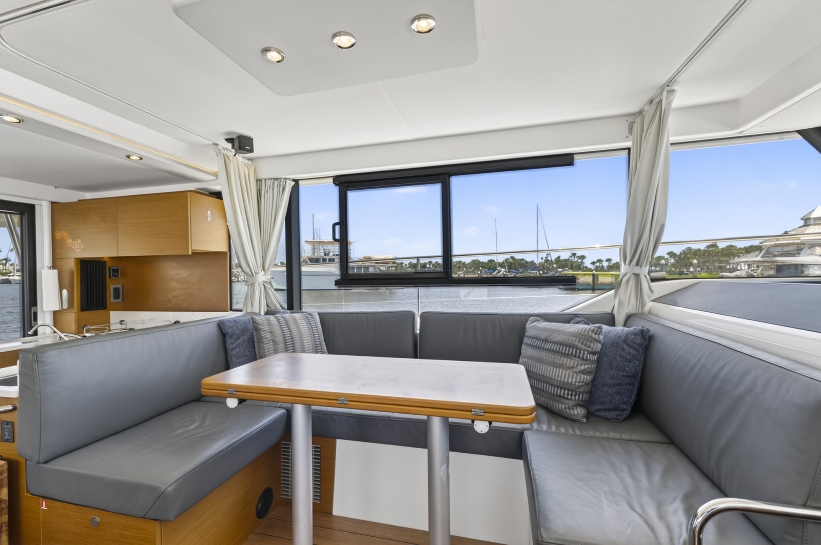 2022 Beneteau Swift Trawler 41 Fly