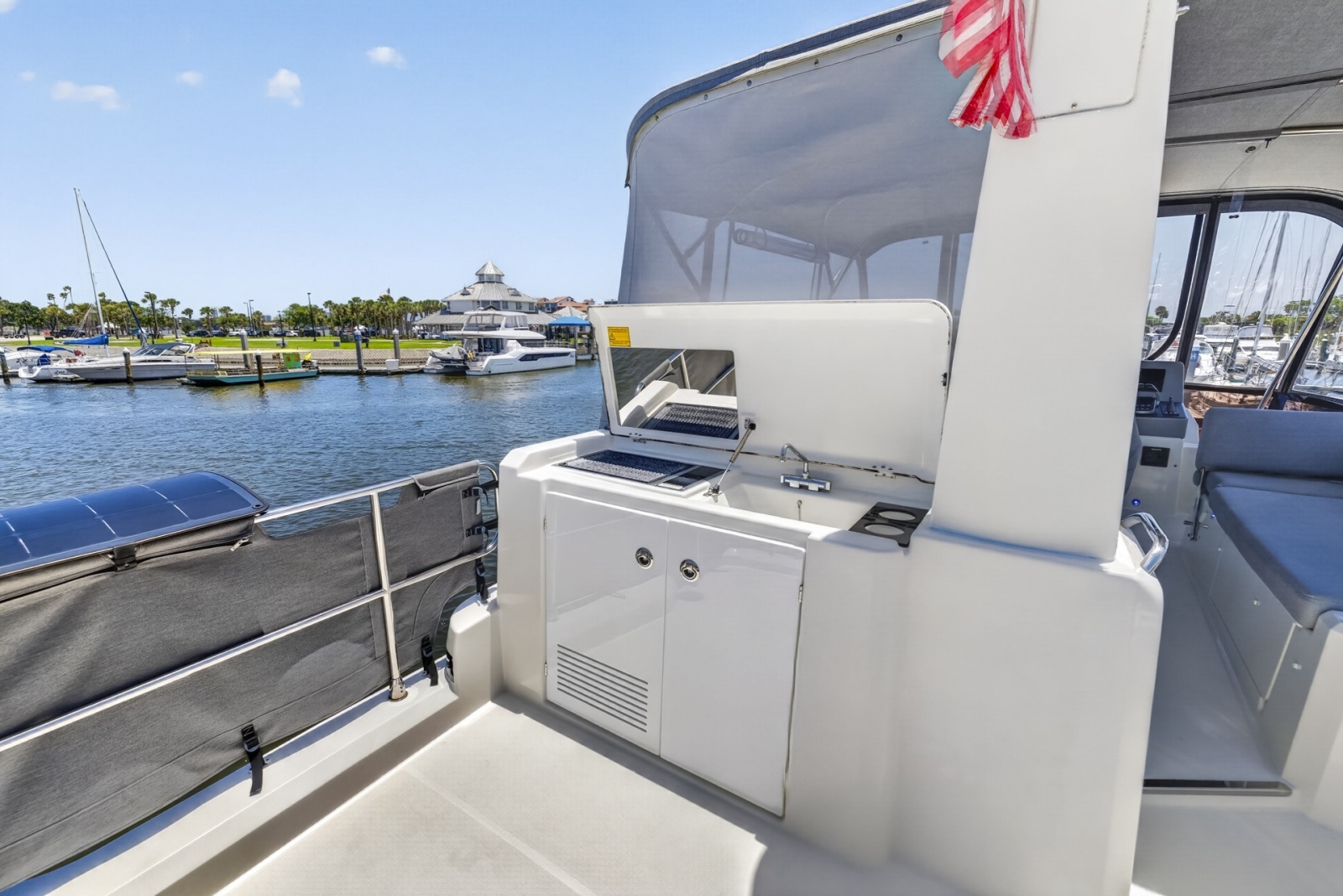 2022 Beneteau Swift Trawler 41 Fly