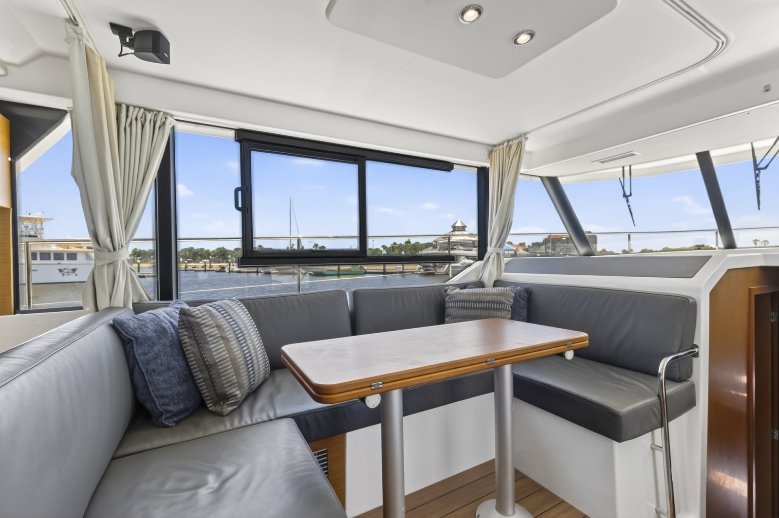 2022 Beneteau Swift Trawler 41 Fly