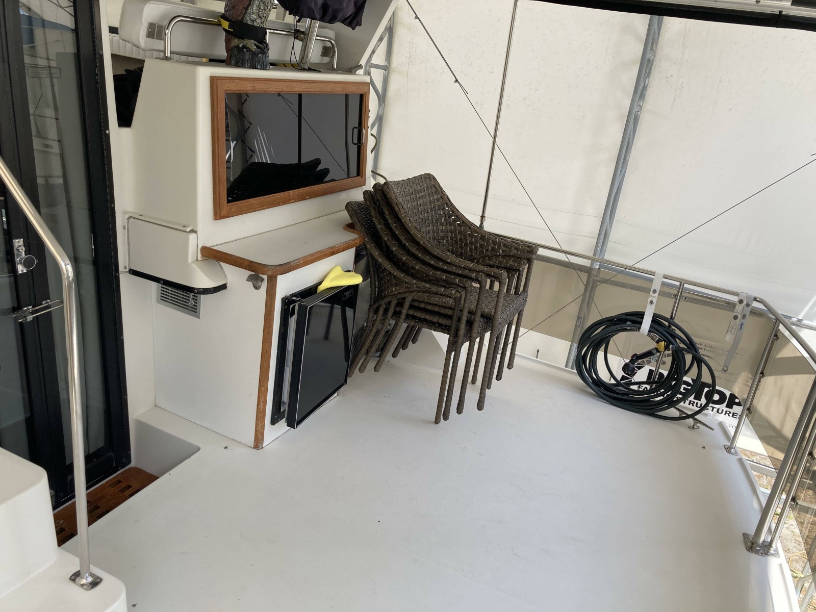 38' 1989 Carver 3807