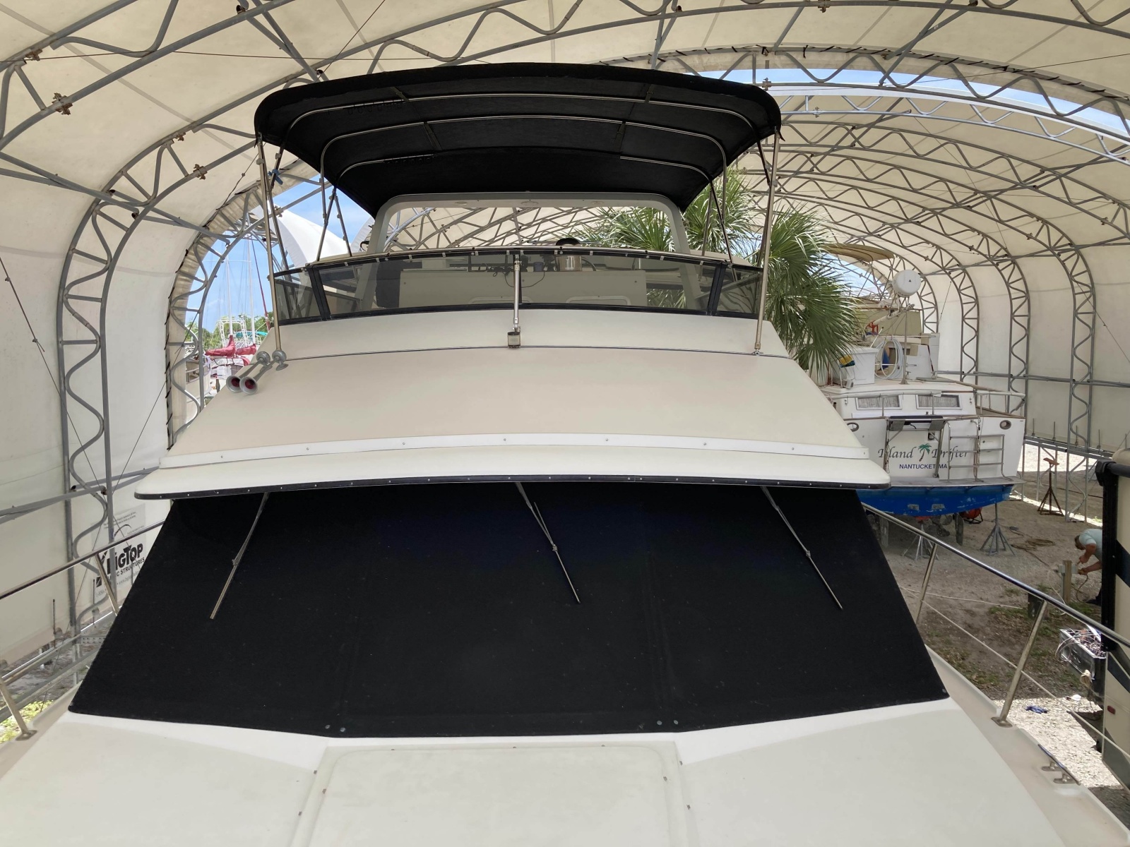 38' 1989 Carver 3807