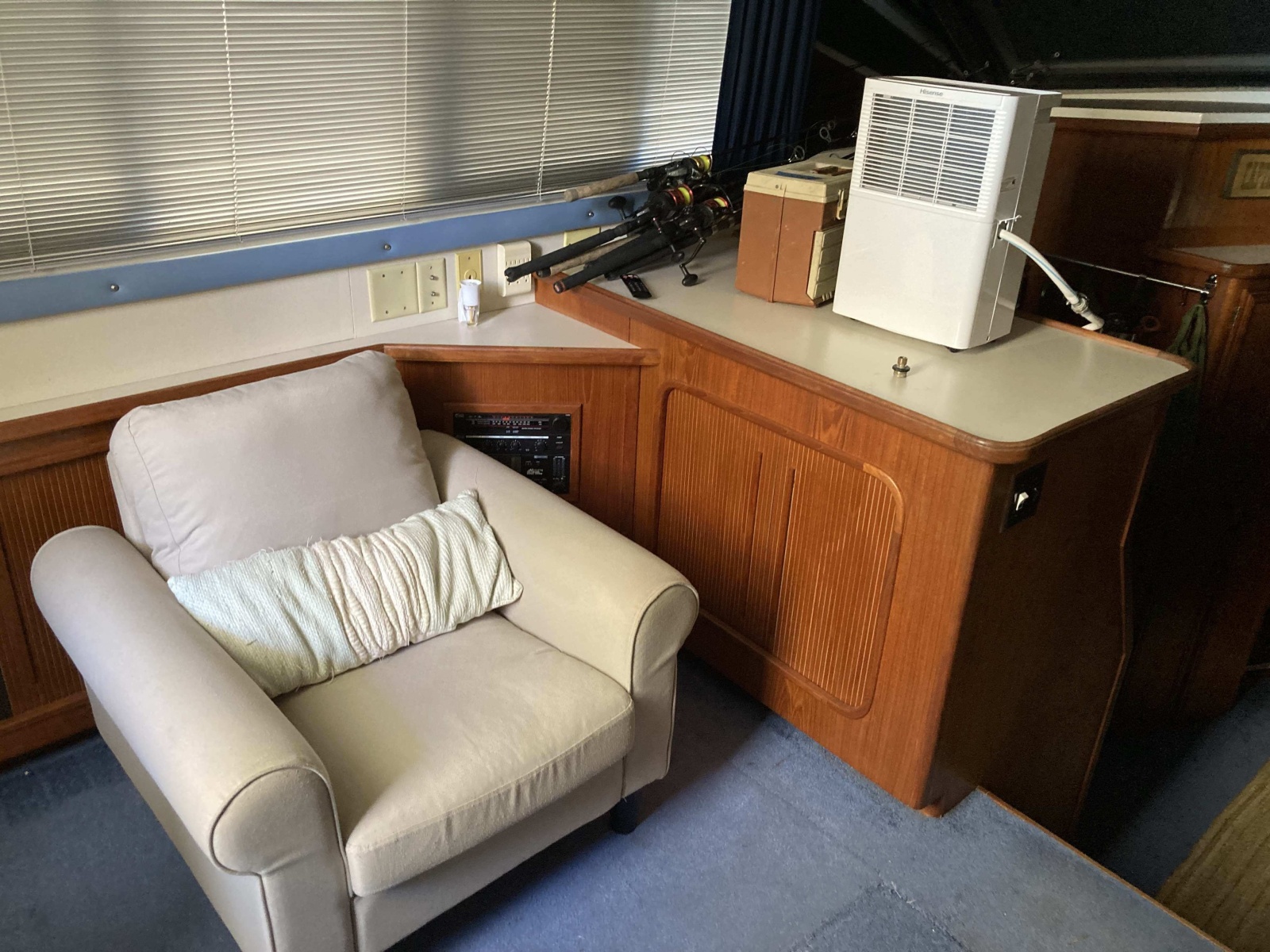 38' 1989 Carver 3807