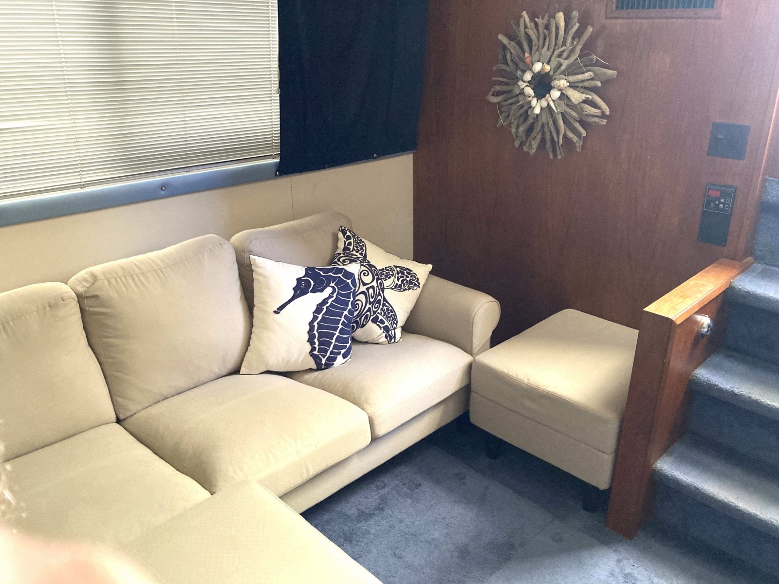 38' 1989 Carver 3807