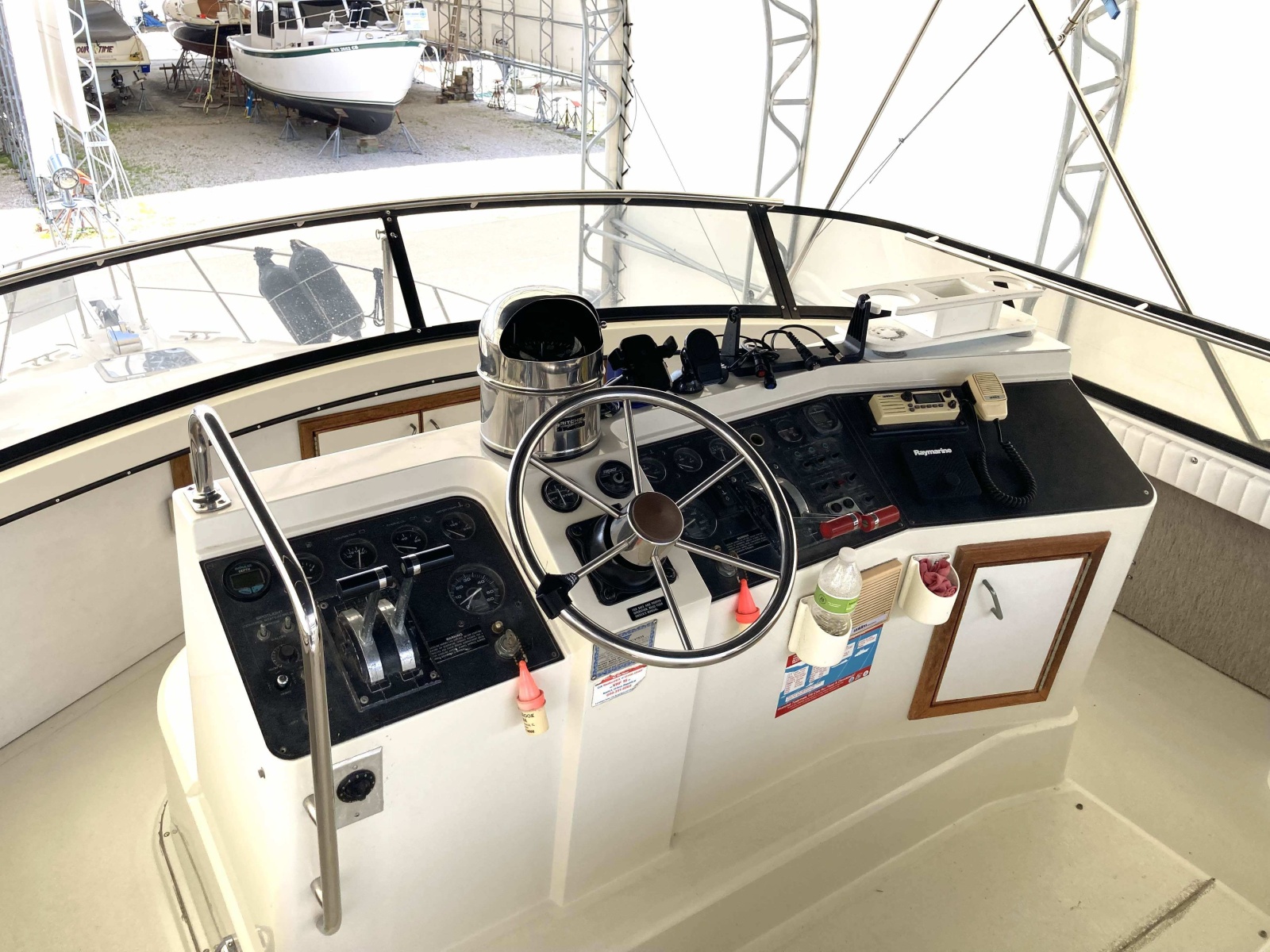 38' 1989 Carver 3807