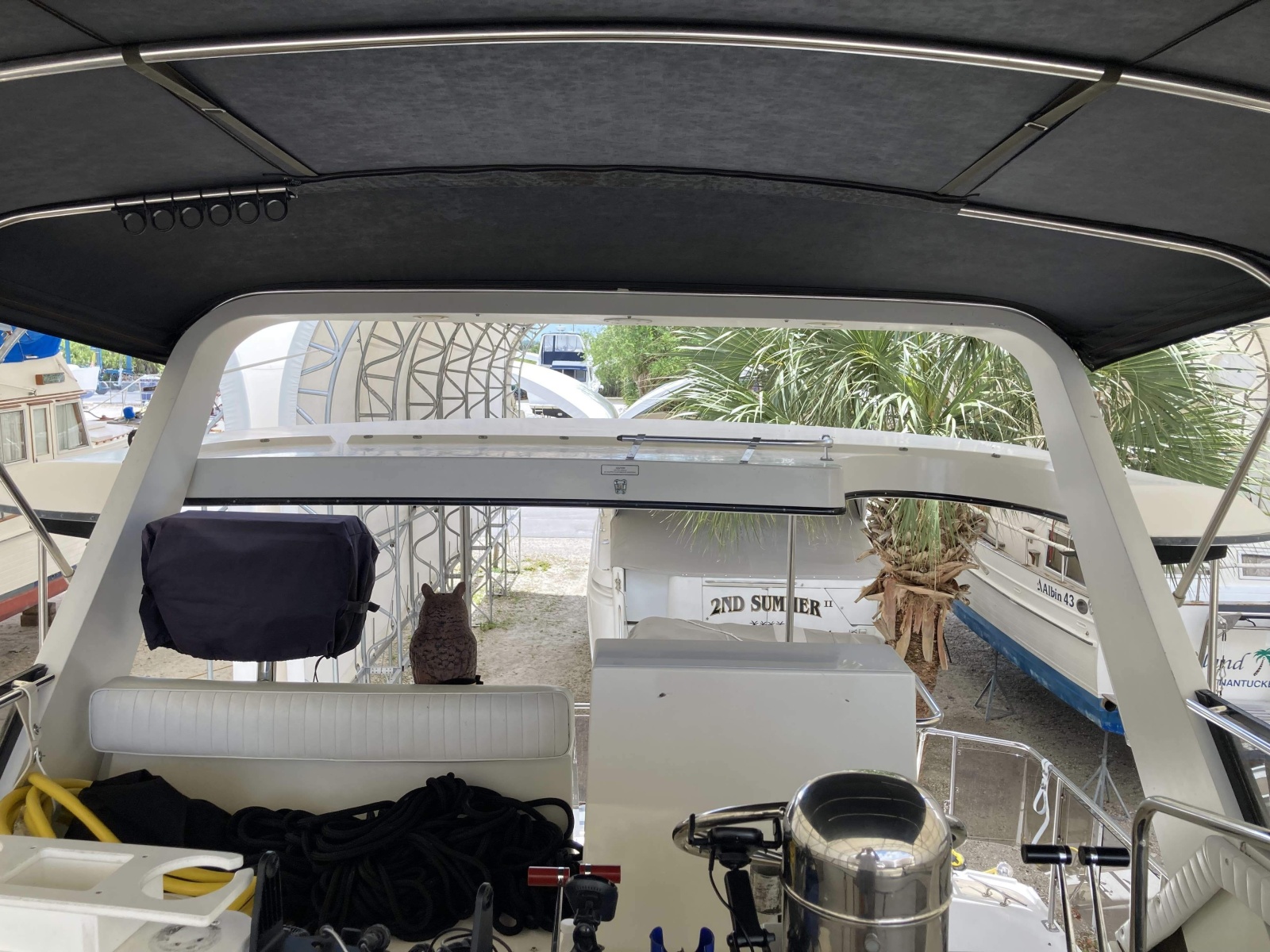 38' 1989 Carver 3807