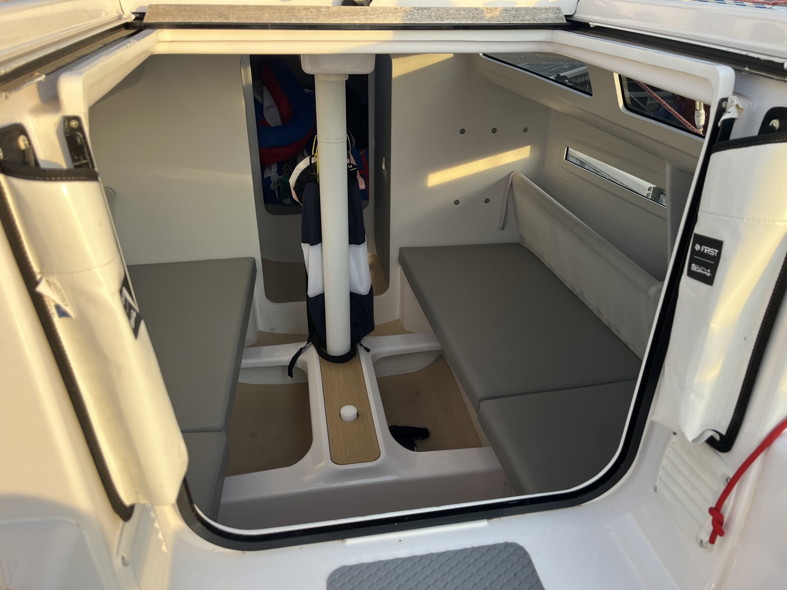 27' 2024 Beneteau 