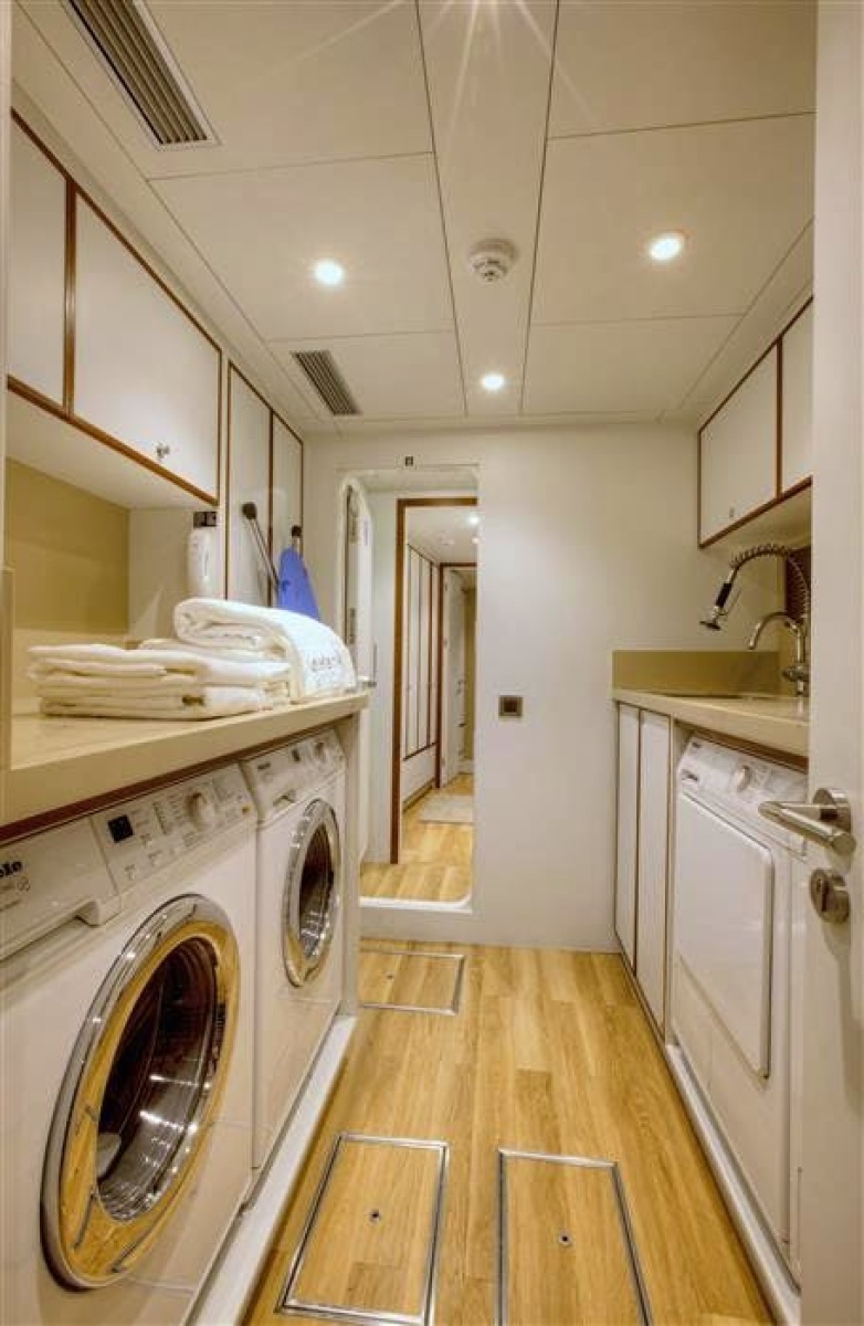 SHU U RITE 111ft Curvelle Yacht For Sale