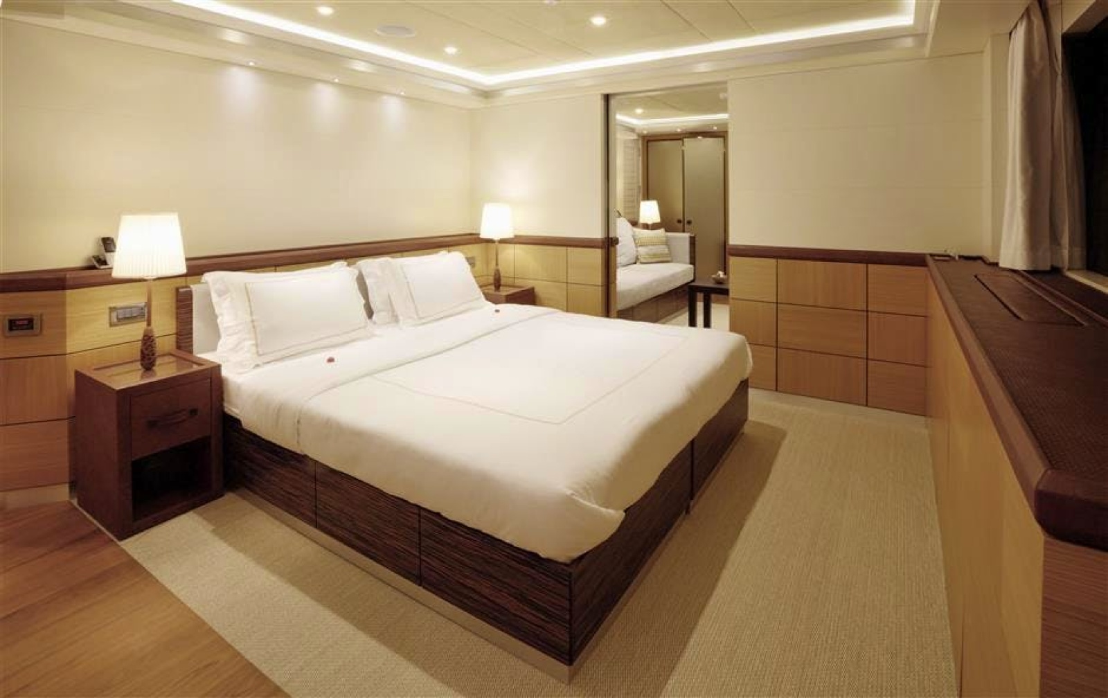 111' 2013 Curvelle Custom