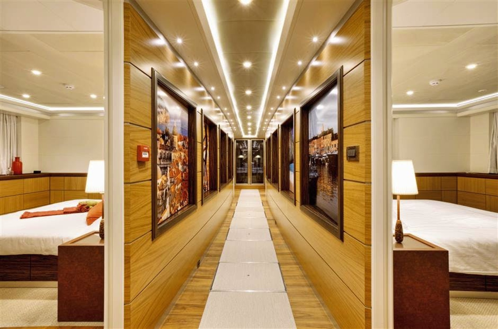 111' 2013 Curvelle Custom