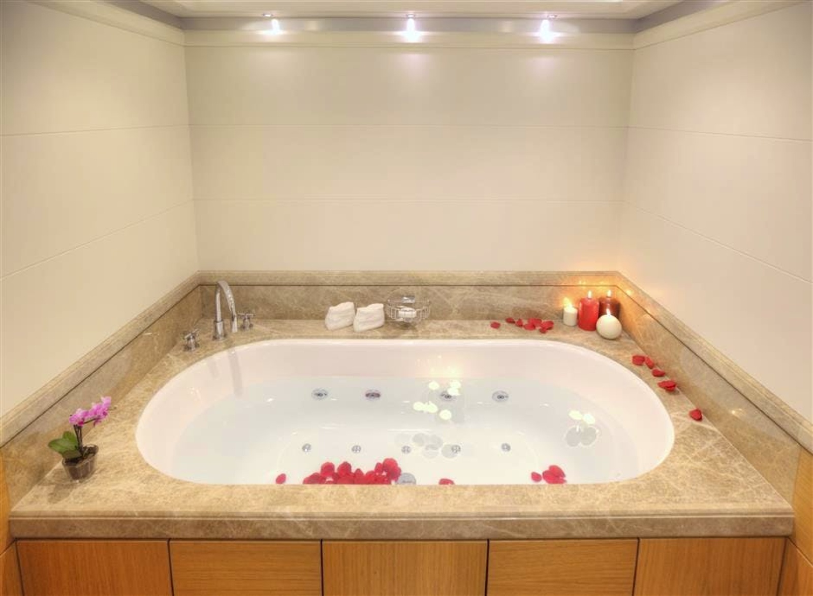 111' 2013 Curvelle Custom