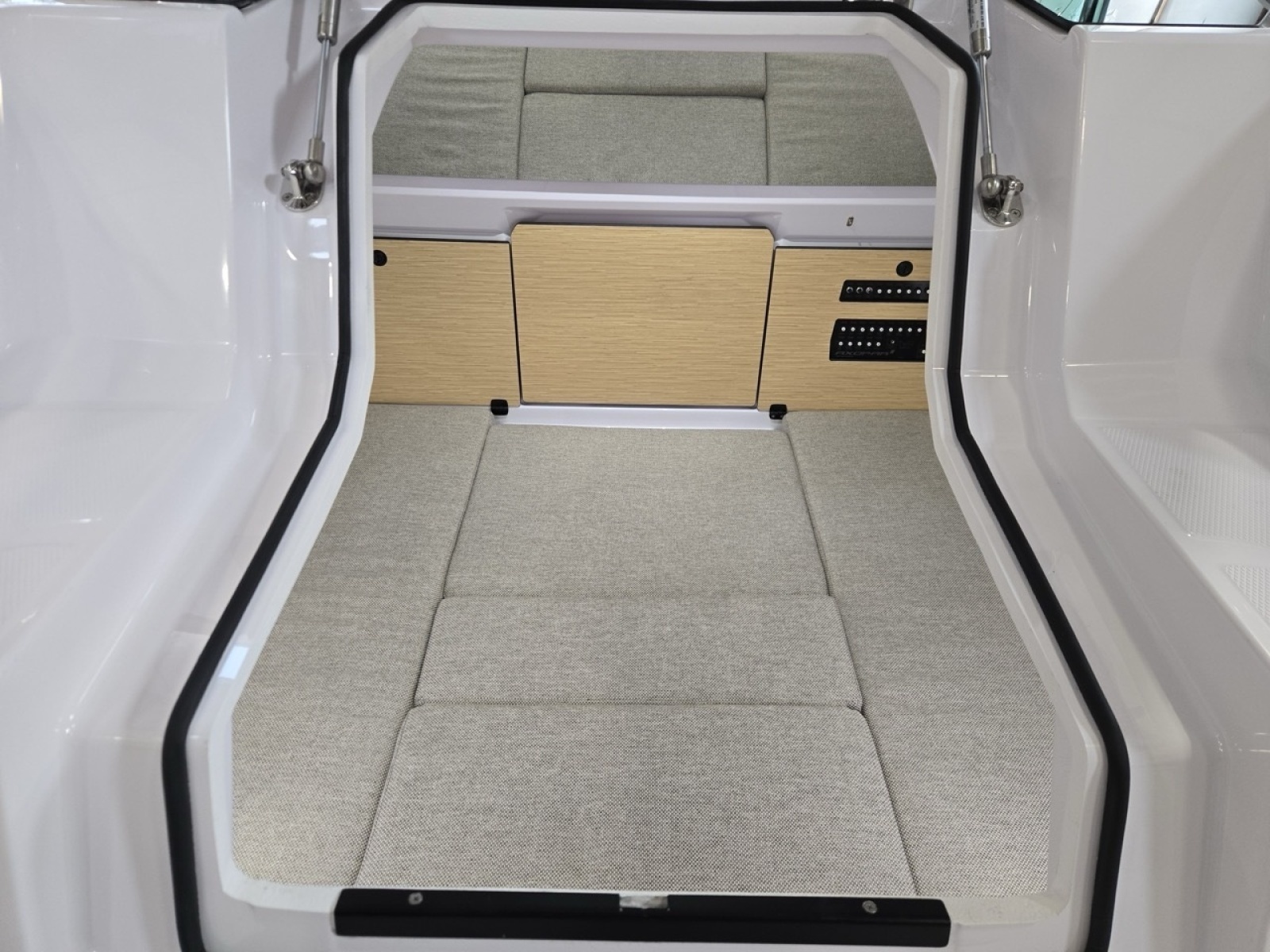 2026 Axopar Cross Cabin