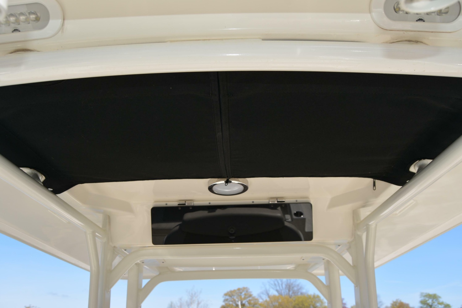 27' 2021 Boston Whaler 270 Dauntless