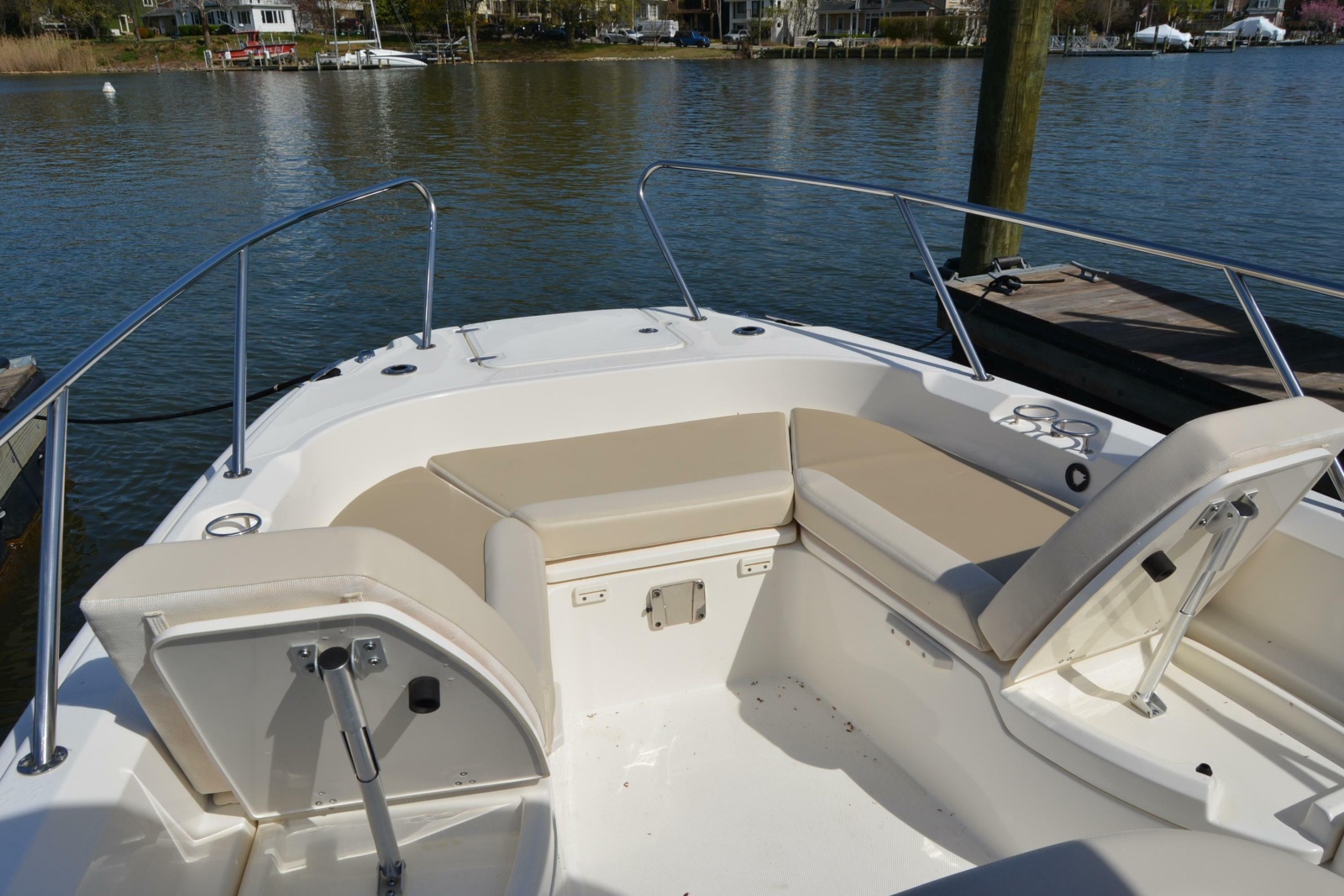 27' 2021 Boston Whaler 270 Dauntless