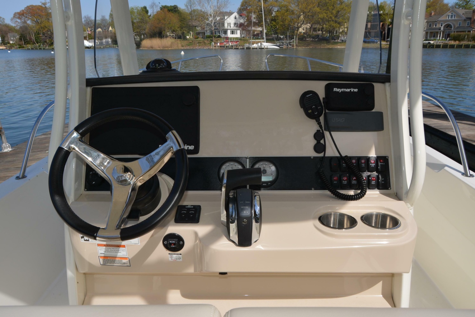 27' 2021 Boston Whaler 270 Dauntless