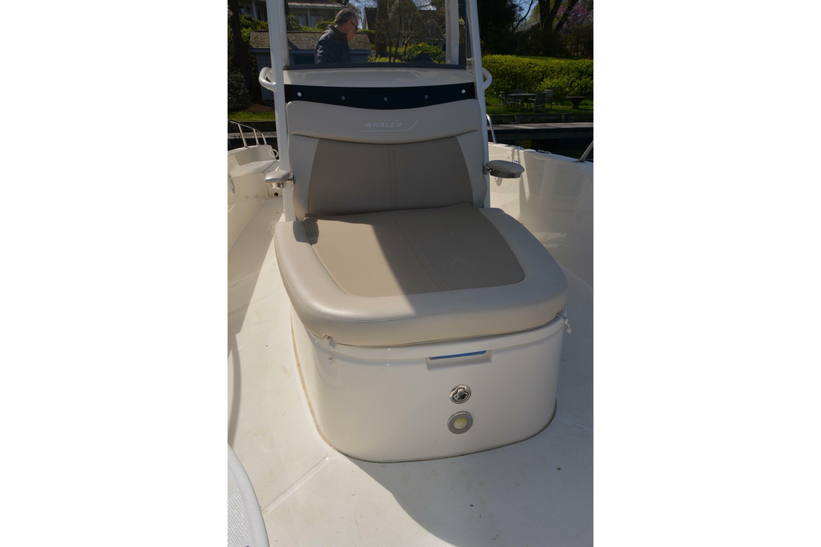 27' 2021 Boston Whaler 270 Dauntless