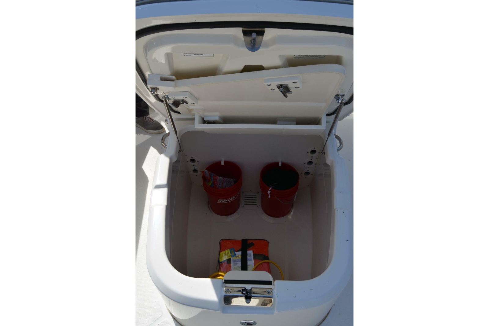 27' 2021 Boston Whaler 270 Dauntless