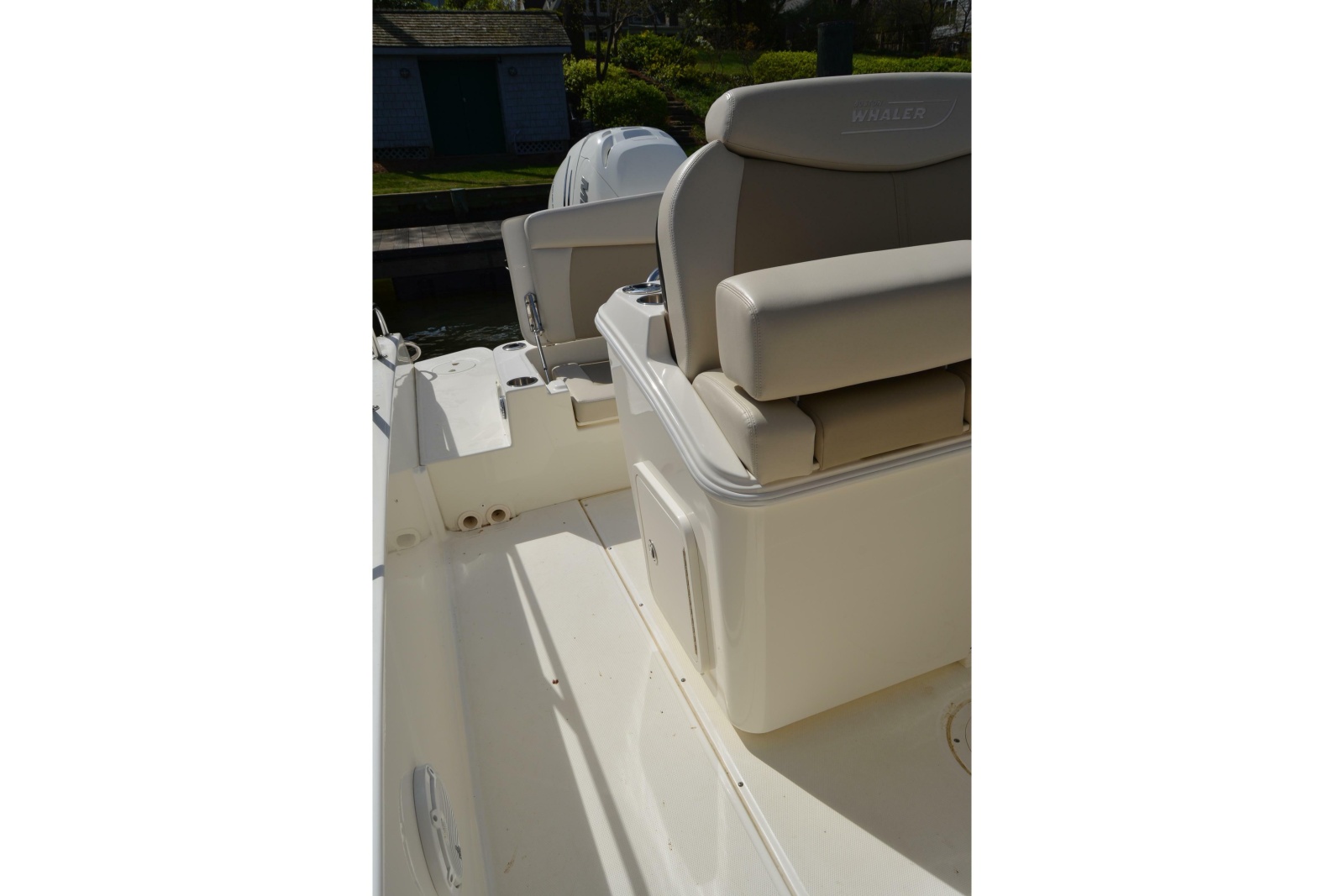 27' 2021 Boston Whaler 270 Dauntless