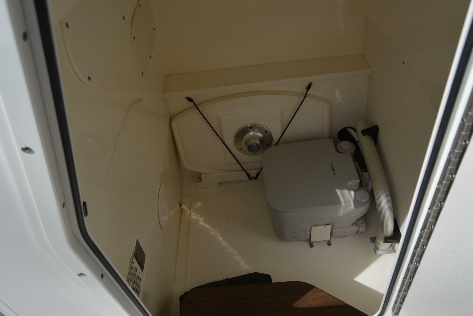 27' 2021 Boston Whaler 270 Dauntless
