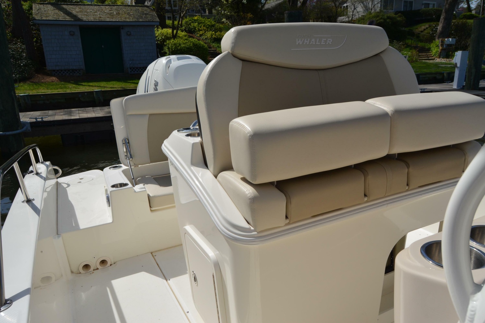 27' 2021 Boston Whaler 270 Dauntless