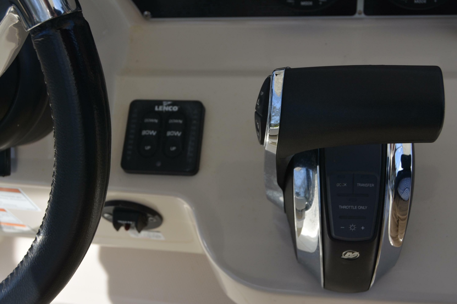 27' 2021 Boston Whaler 270 Dauntless