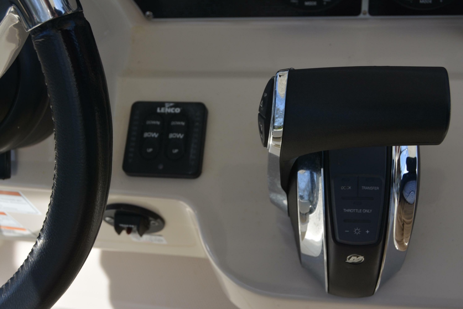 2021 Boston Whaler 270 Dauntless