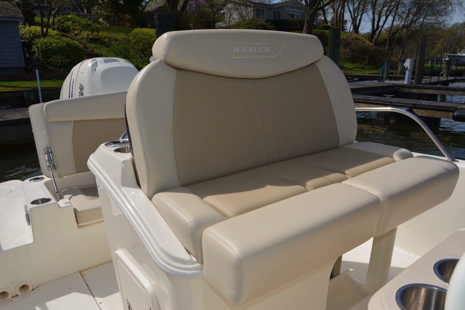 27' 2021 Boston Whaler 270 Dauntless