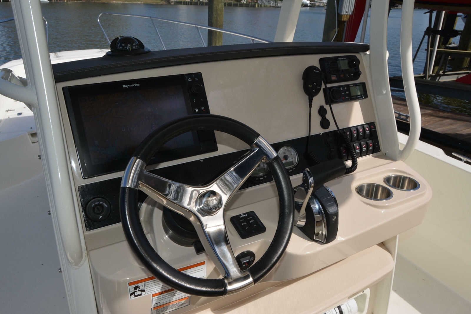 27' 2021 Boston Whaler 270 Dauntless
