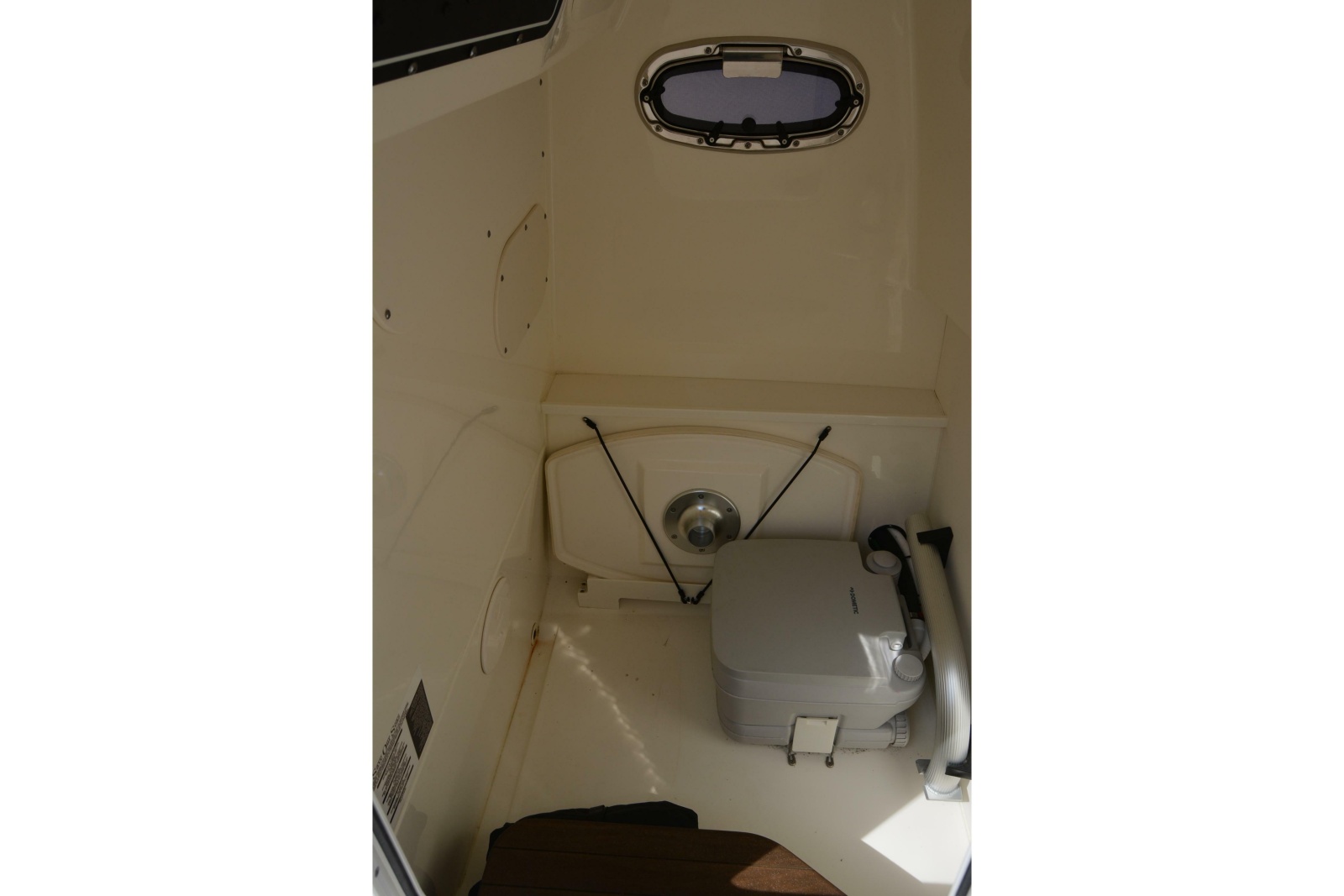 27' 2021 Boston Whaler 270 Dauntless